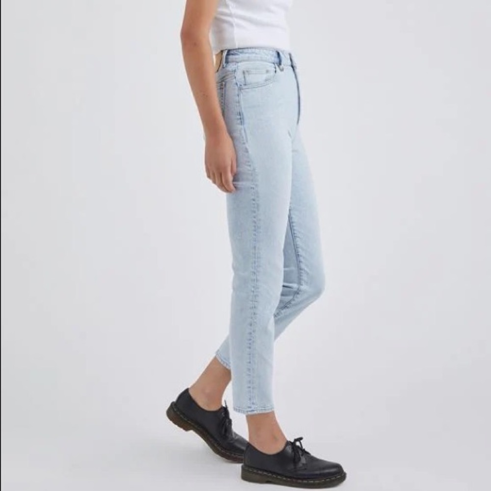 NWT NEUW Lola Mom Jeans Size 25